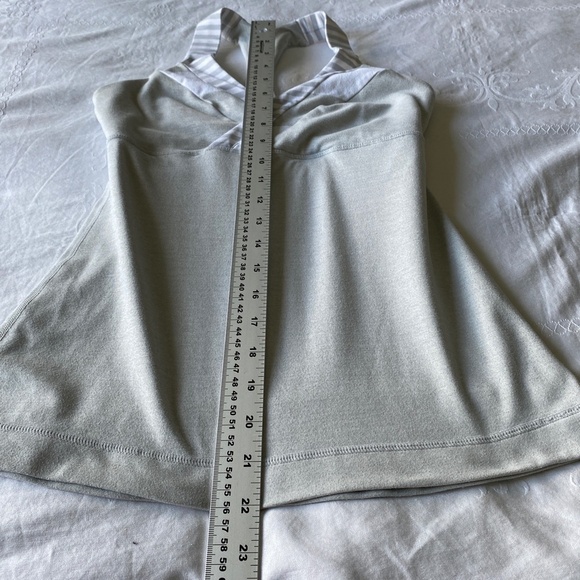 Lululemon Women's Deep Breath Tank Top Gray Stripe Size 4 V-neck Built in‎ Bra - Picture 11 of 12